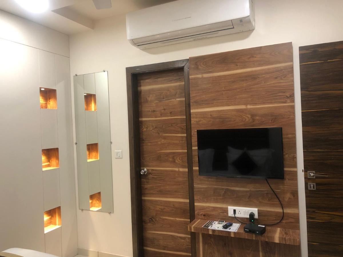 Hotel Circle Inn Αχμπανταμπάντ Εξωτερικό φωτογραφία